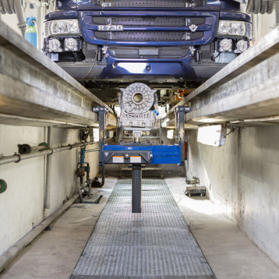 Канавный домкрат (подъемник) г/п 15 т GDT150-1 в Минске Канавный домкрат (подъемник) г/п 15 т GDT150-1 в Минске