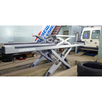 Подъемник ножничный для сход-развала г/п 4,5 т, 2 уровня подъема (с аварийным опусканием) Подъемник ножничный для сход-развала г/п 4,5 т, 2 уровня подъема (с аварийным опусканием)